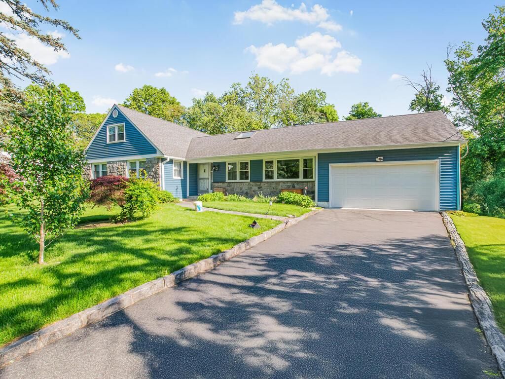 Attached, Exterior, Facade, Ranch