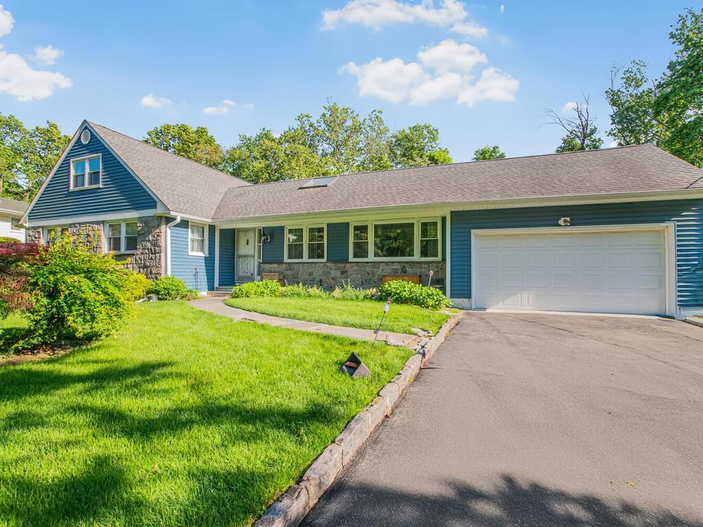 Attached, Exterior, Facade, Ranch