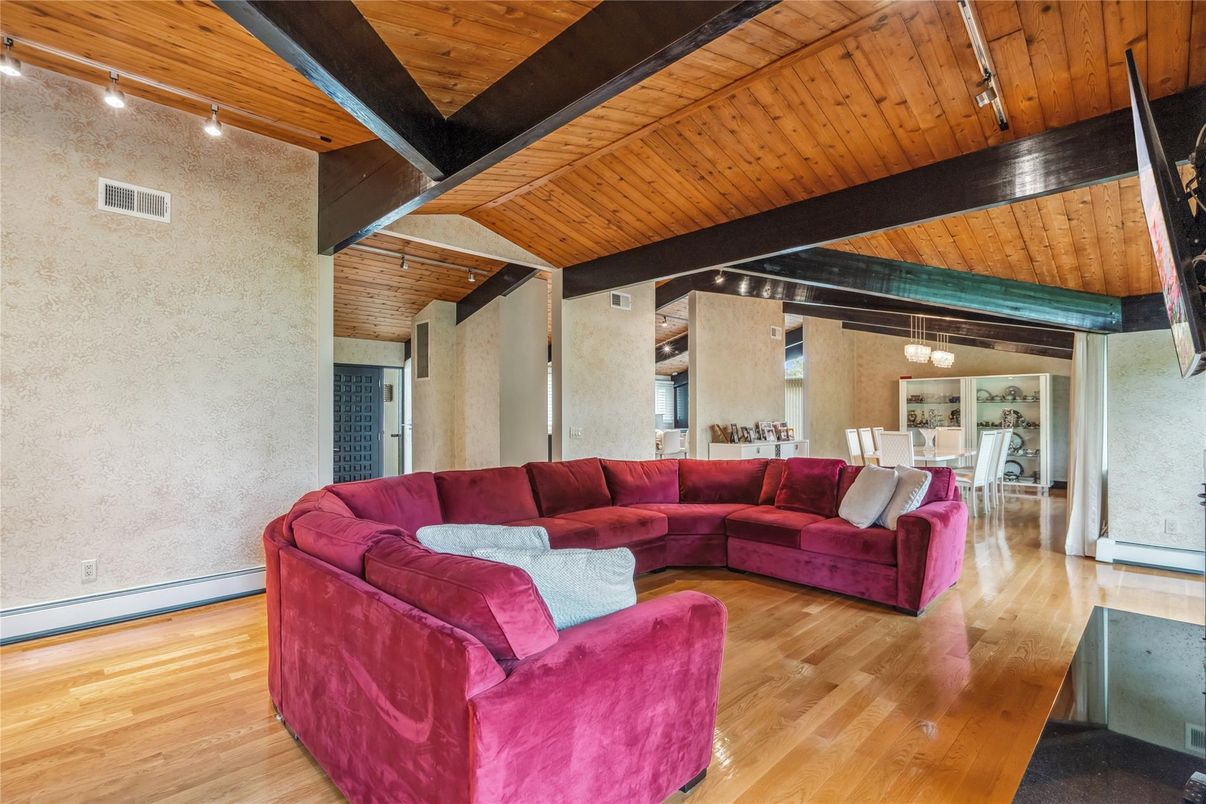 Dining room, Interior, Living room, Pendant Lights, Wooden Beams, Wooden Ceilings, Wood Texture Flooring