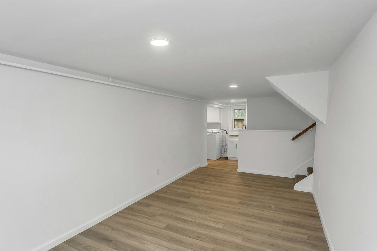 Empty room, Interior, Recessed Lighting, Washer, Wood Texture Flooring