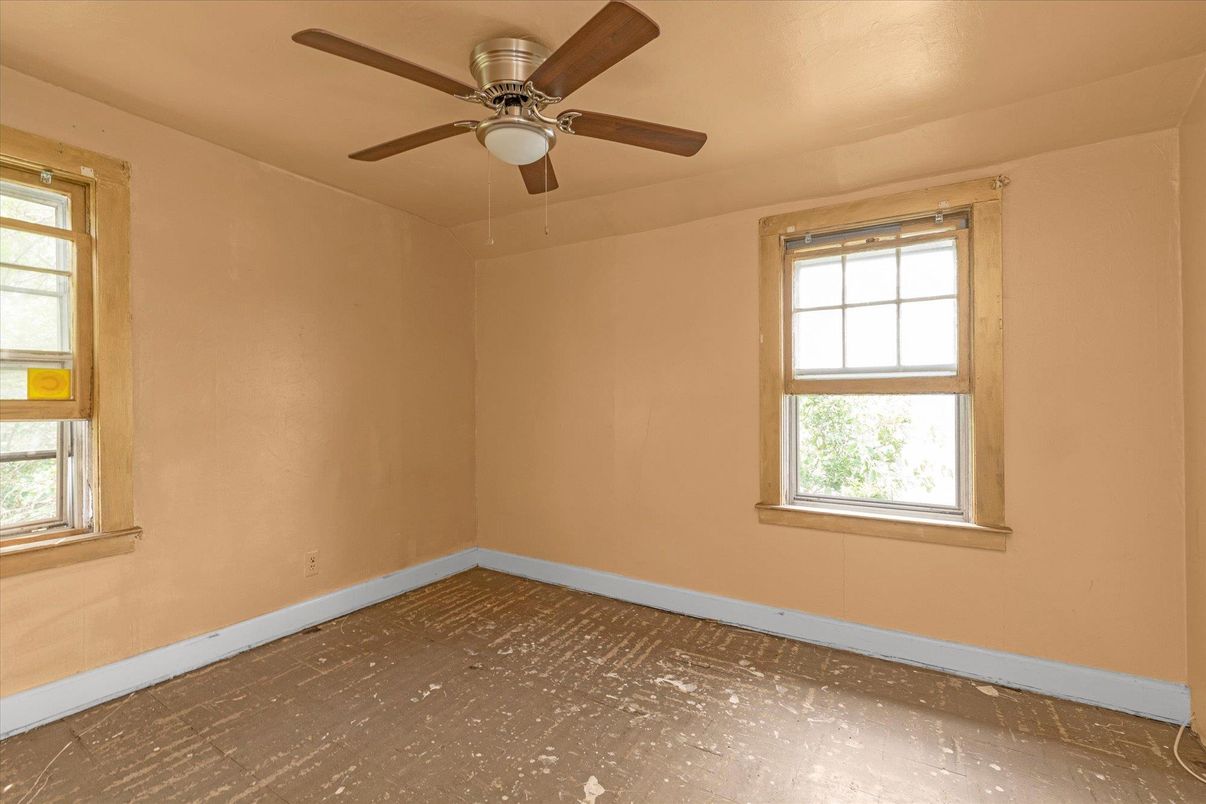 Empty room, Interior