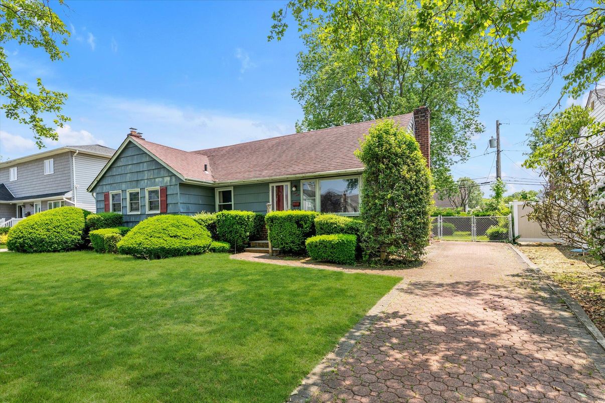 Backyard, Exterior, Facade, Cape Cod