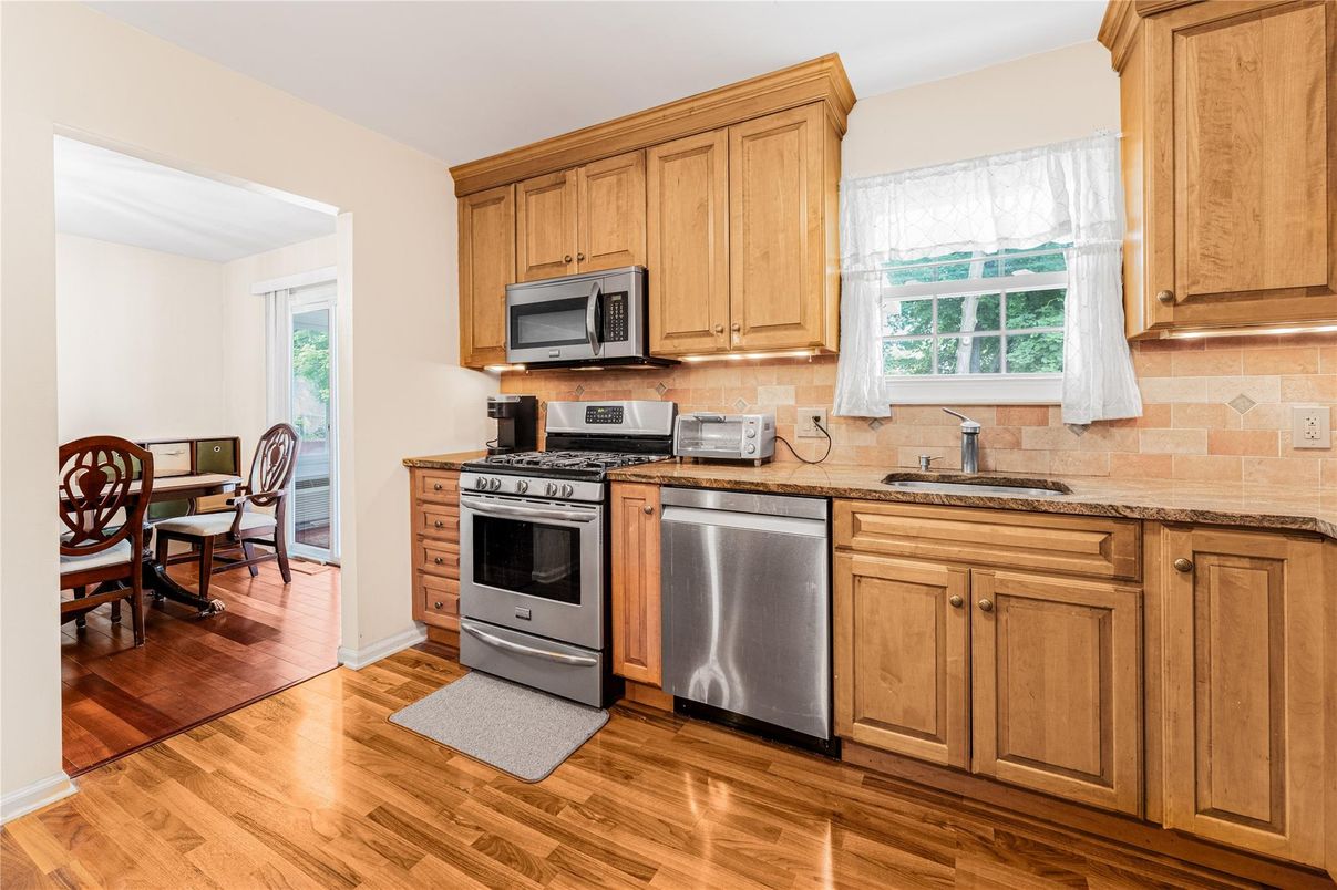 Dining room, Interior, Kitchen, Stainless Steel Appliances, Wood Texture Flooring