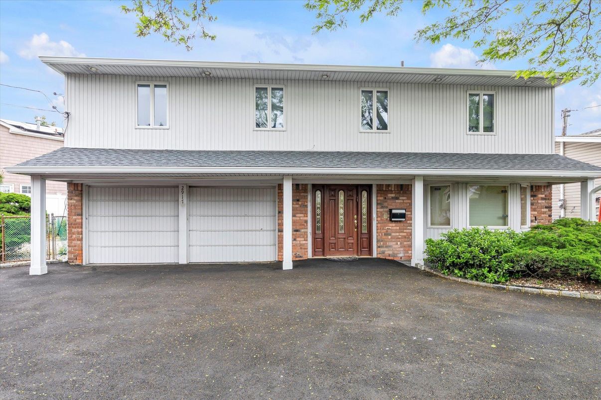 Attached, Exterior, Facade, Brick Facade, Raised Ranch