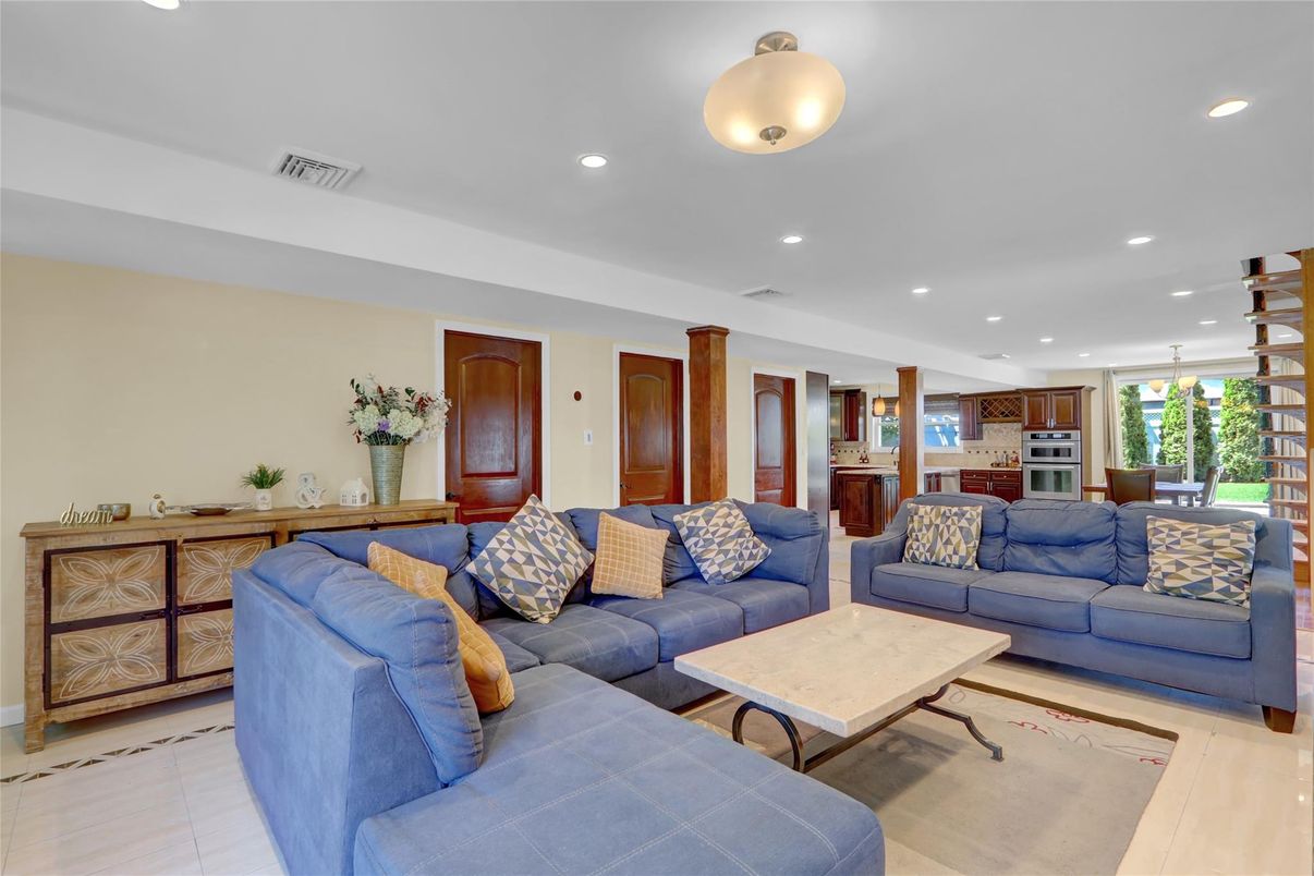 Interior, Kitchen, Living room, Pendant Lights, Recessed Lighting, Stainless Steel Appliances