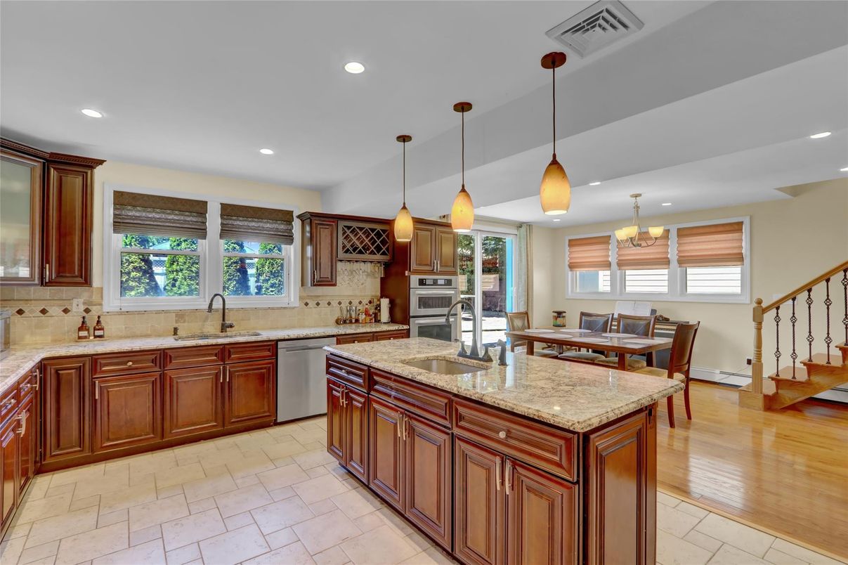 Dining room, Interior, Kitchen, Pendant Lights, Recessed Lighting, Stainless Steel Appliances