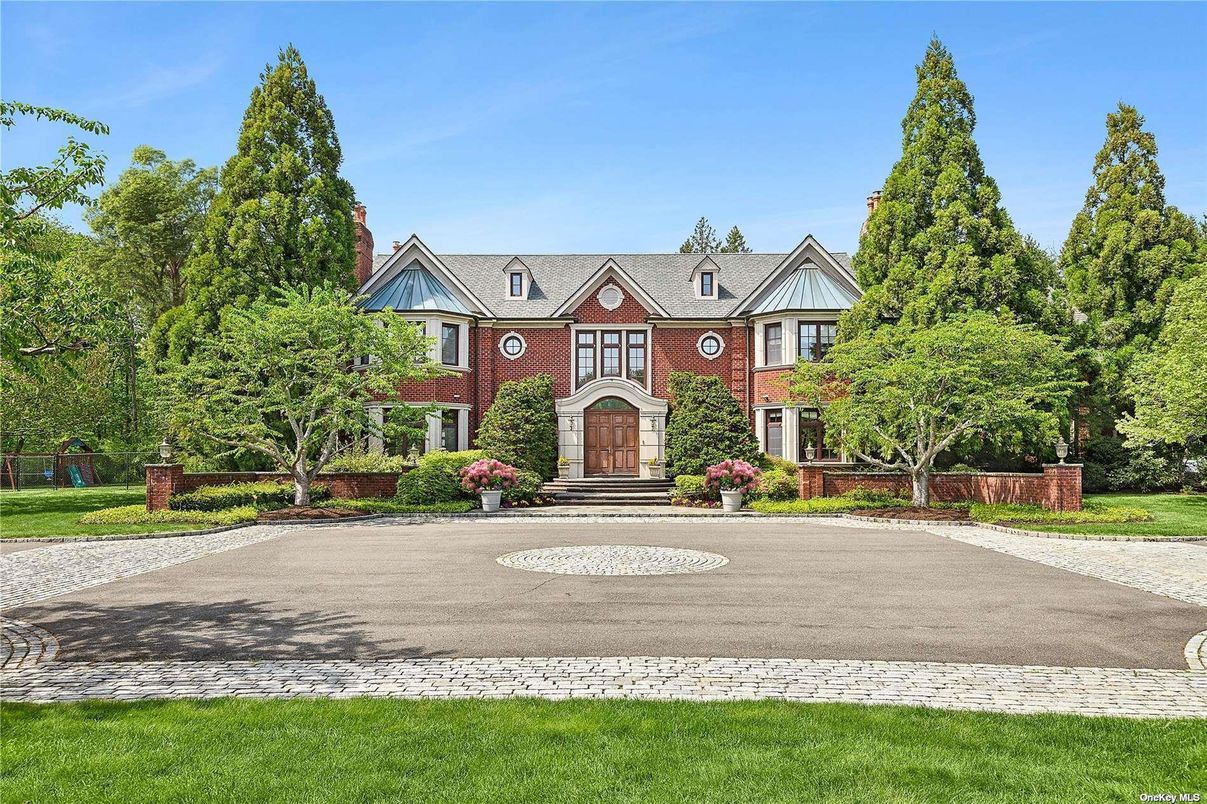 Exterior, Facade, Brick Facade, Queen Anne Victorian