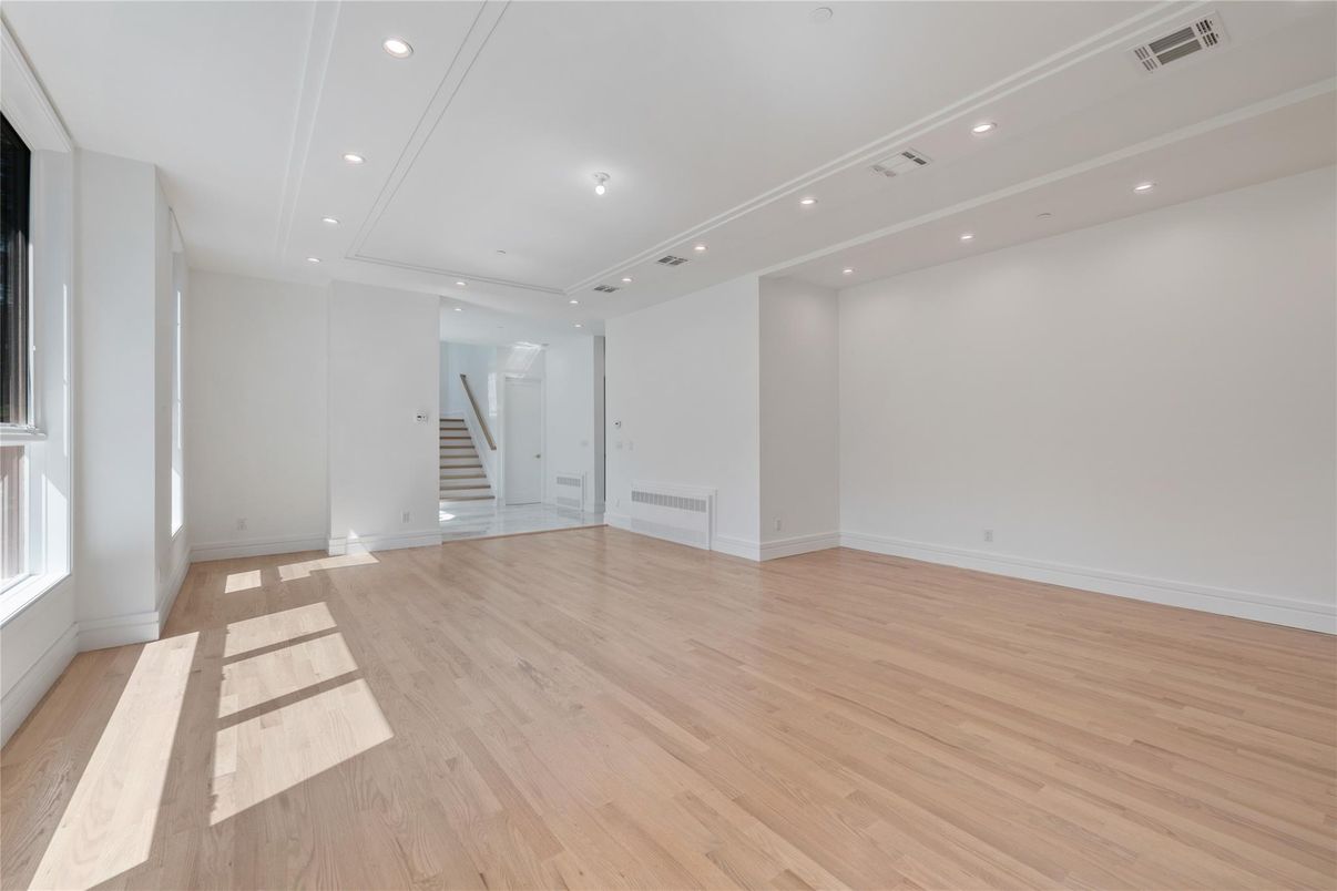 Empty room, Interior, Recessed Lighting, Wood Texture Flooring