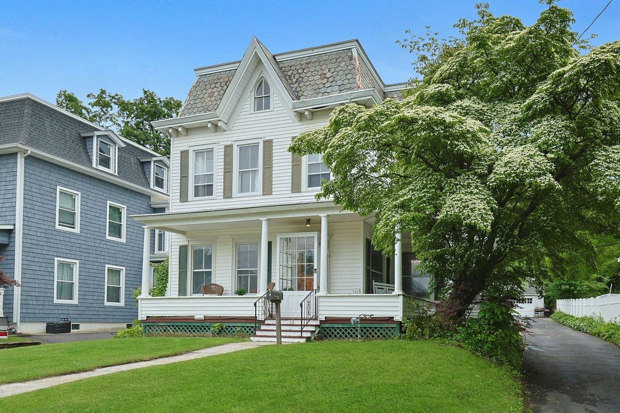 Exterior, Facade, Queen Anne Victorian