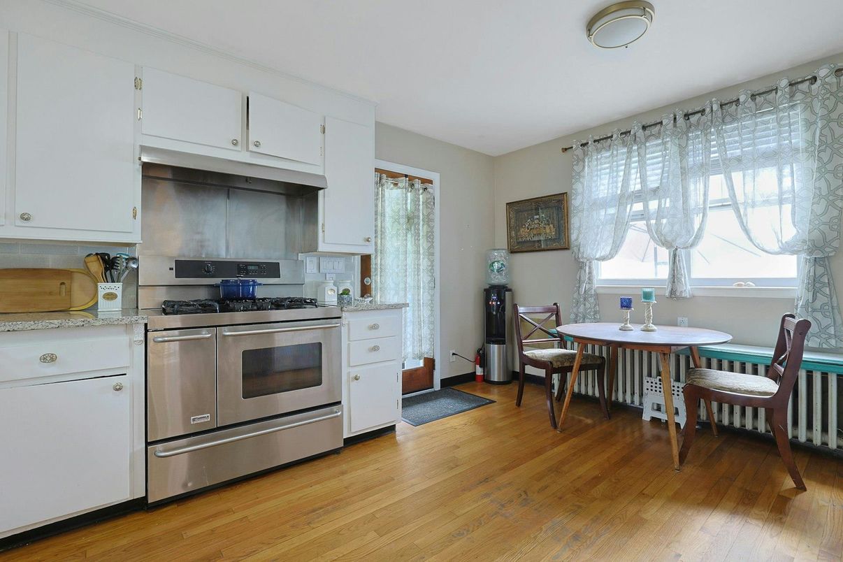 Dining room, Interior, Kitchen, Stainless Steel Appliances, Wood Texture Flooring