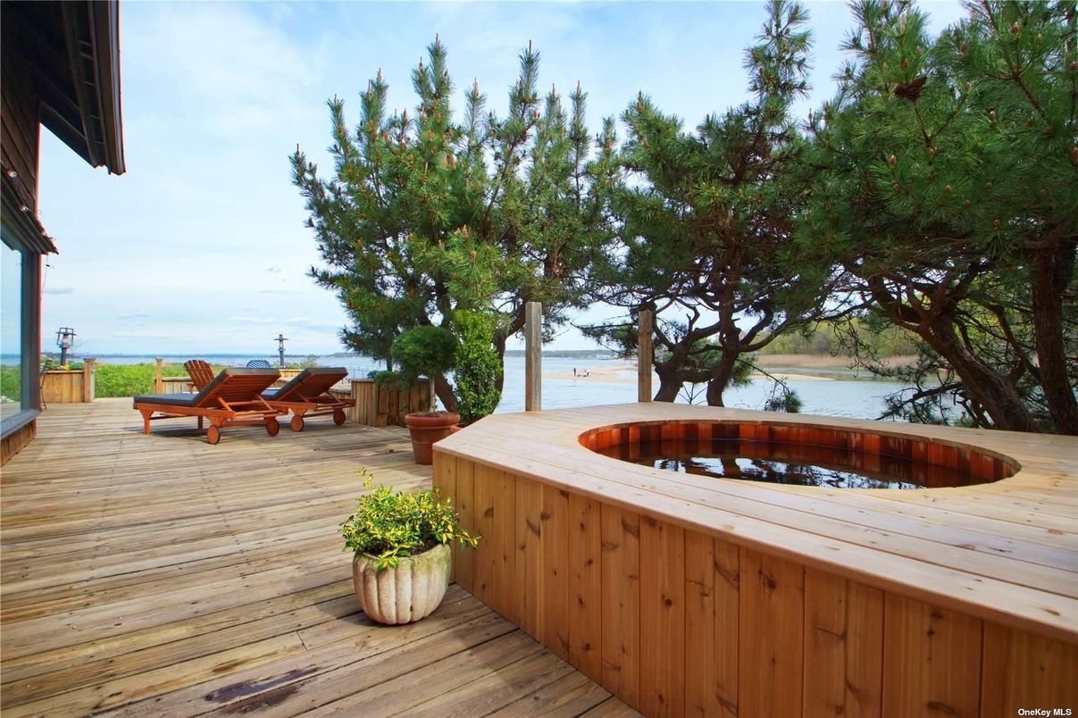 Exterior, Pool, Water