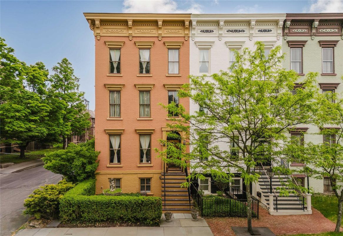 Exterior, Facade, Brownstone