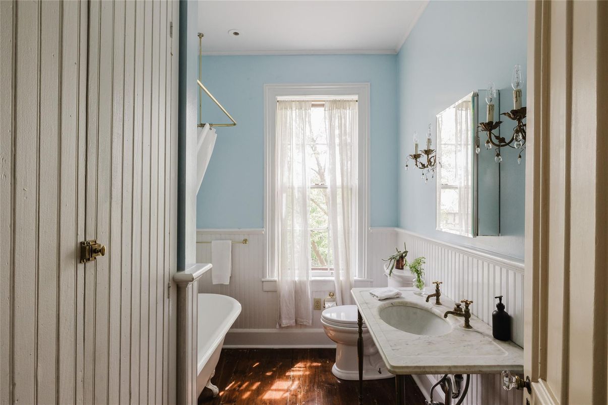 Bathroom, Interior, Pendant Lights, Wood Texture Flooring