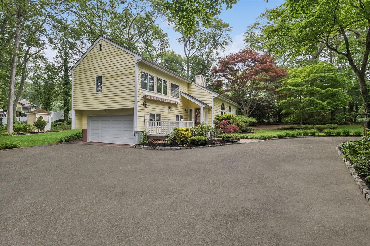 Attached, Exterior, Facade, Raised Ranch
