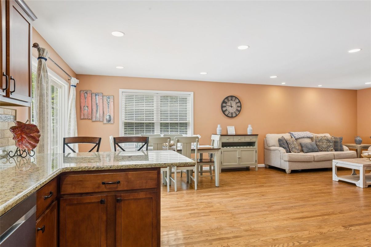 Dining room, Interior, Living room, Recessed Lighting, Wood Texture Flooring