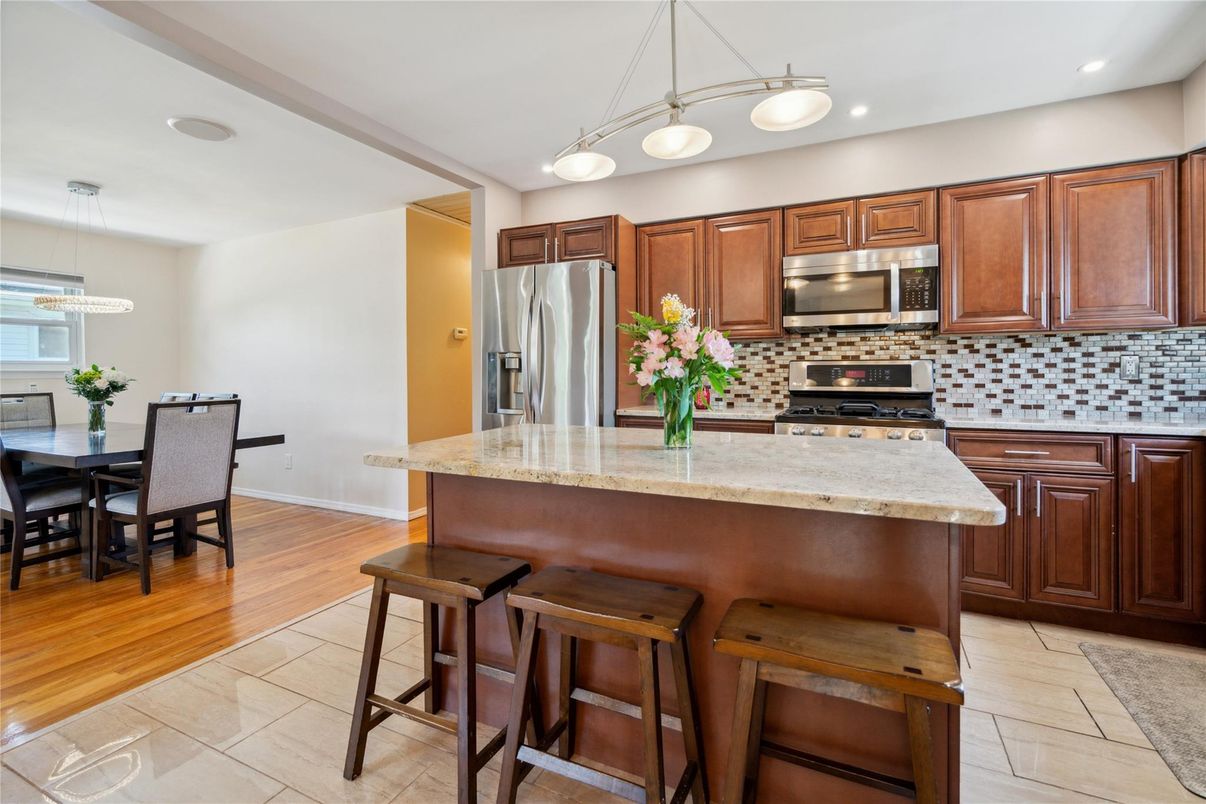 Dining room, Interior, Kitchen, Pendant Lights, Recessed Lighting, Stainless Steel Appliances, Wood Texture Flooring
