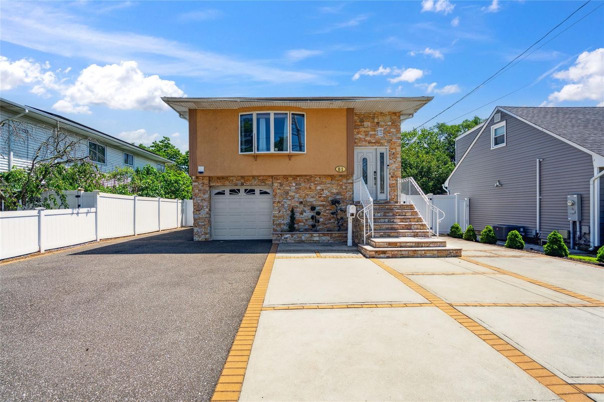 Attached, Exterior, Facade, Raised Ranch