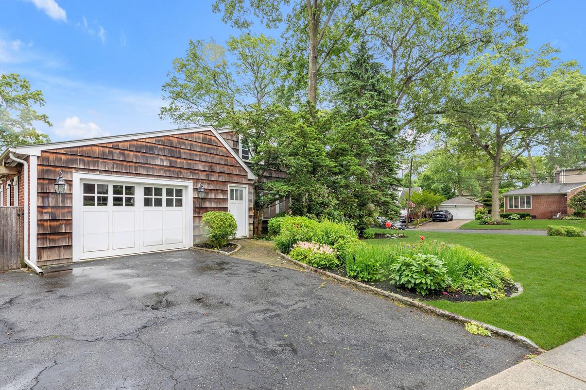 Detached Garage, Exterior