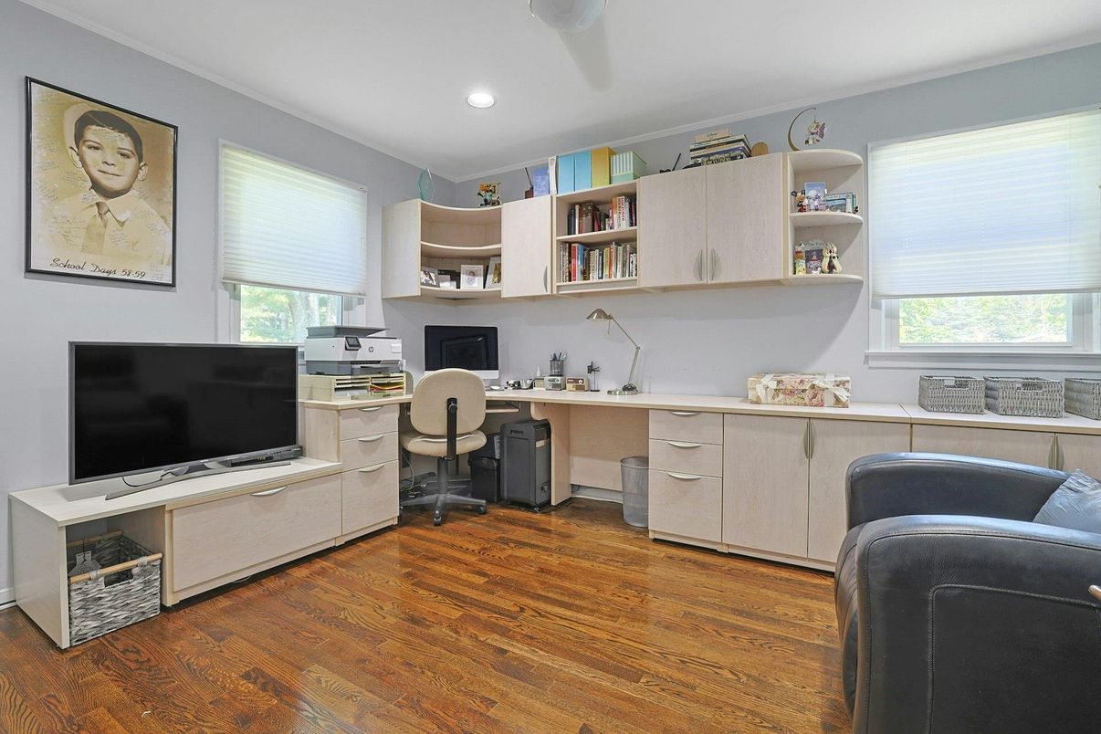 Home Office, Interior, Recessed Lighting, Wood Texture Flooring
