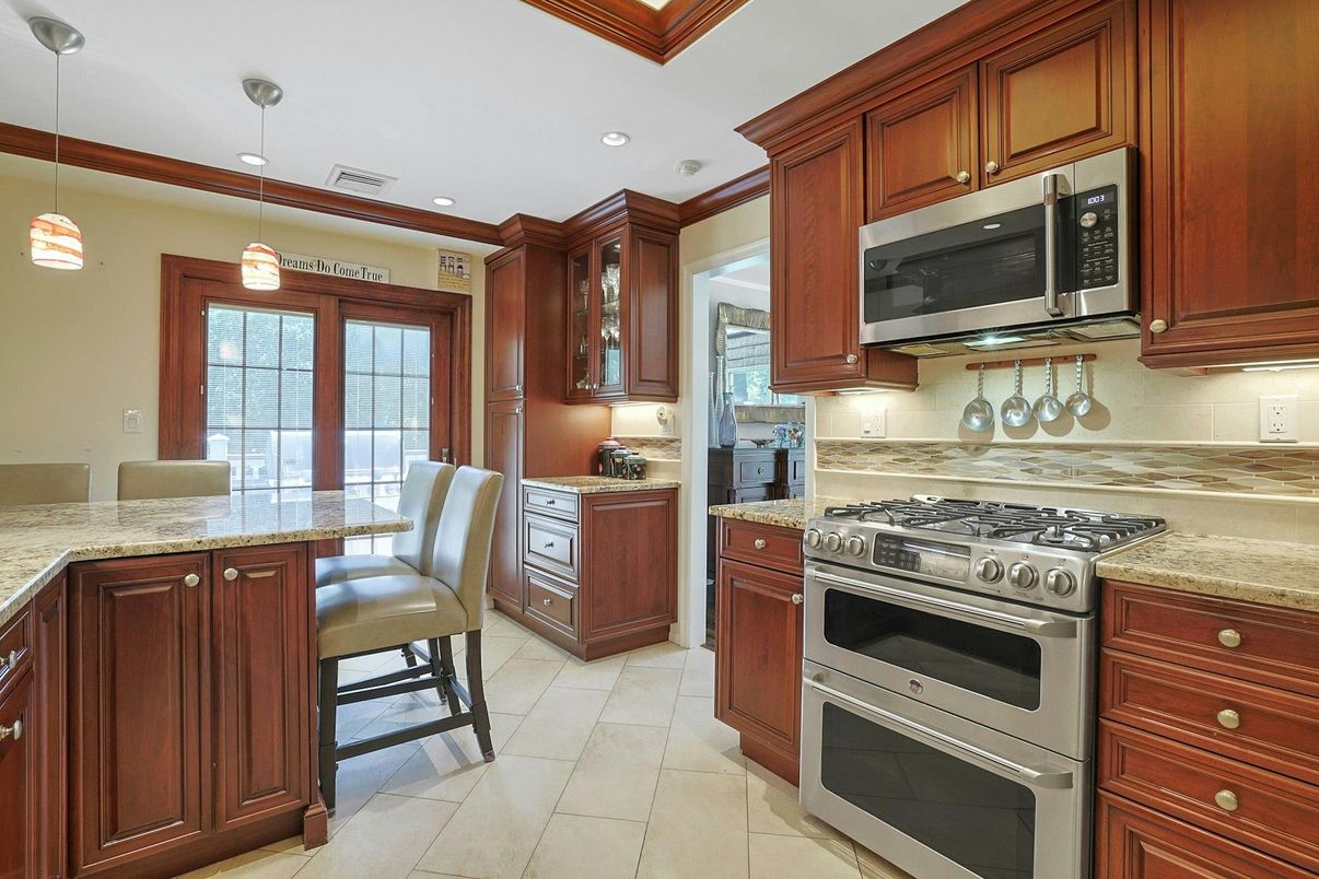 Interior, Kitchen, Pendant Lights, Recessed Lighting, Stainless Steel Appliances