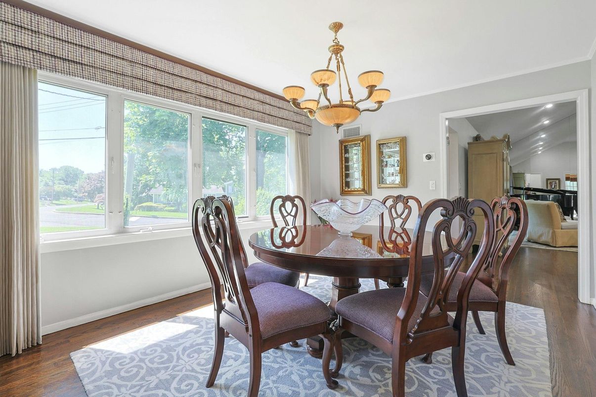 Chandelier, Dining room, Interior, Recessed Lighting, Wood Texture Flooring