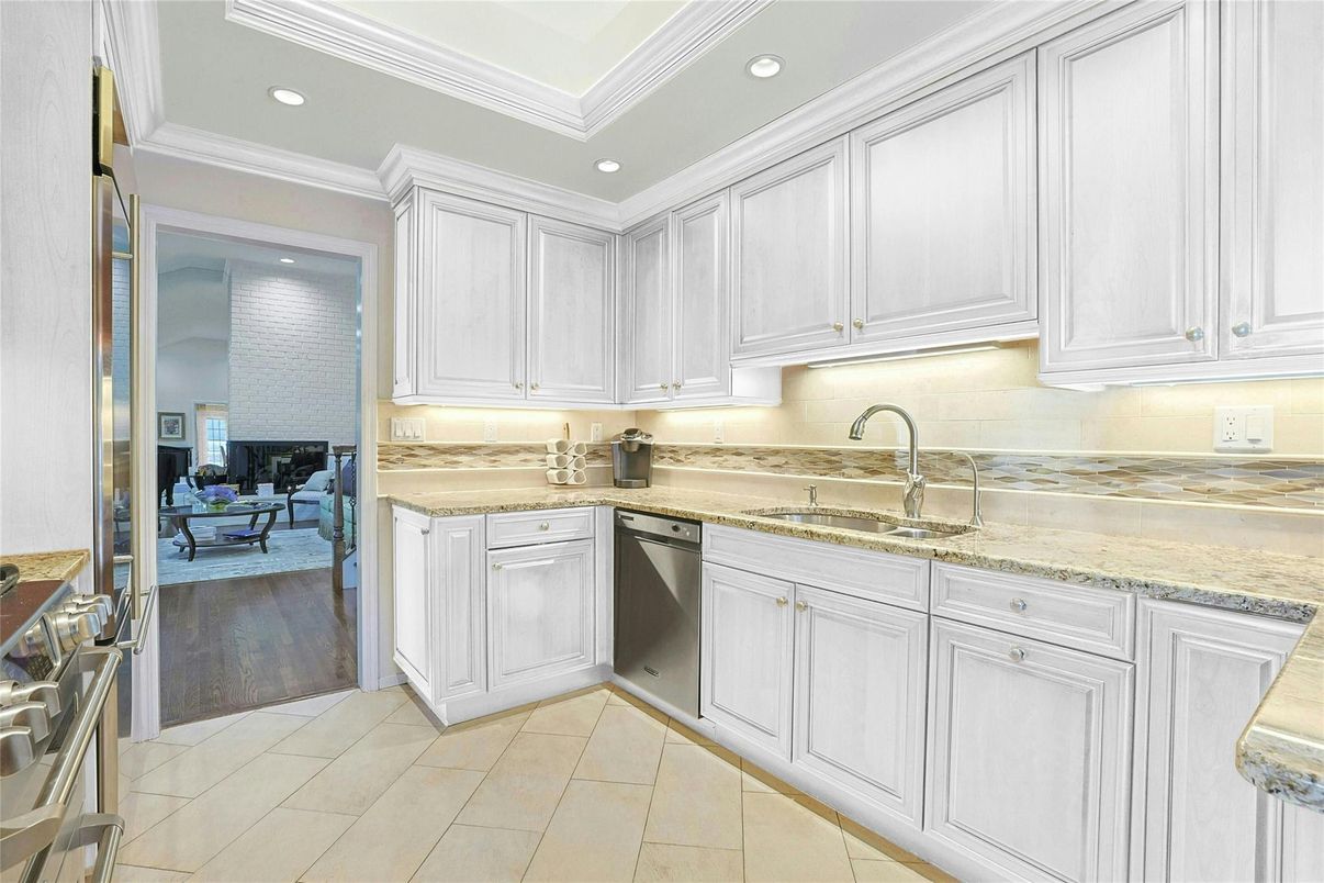 Dining room, Interior, Kitchen, Recessed Lighting, Wood Texture Flooring
