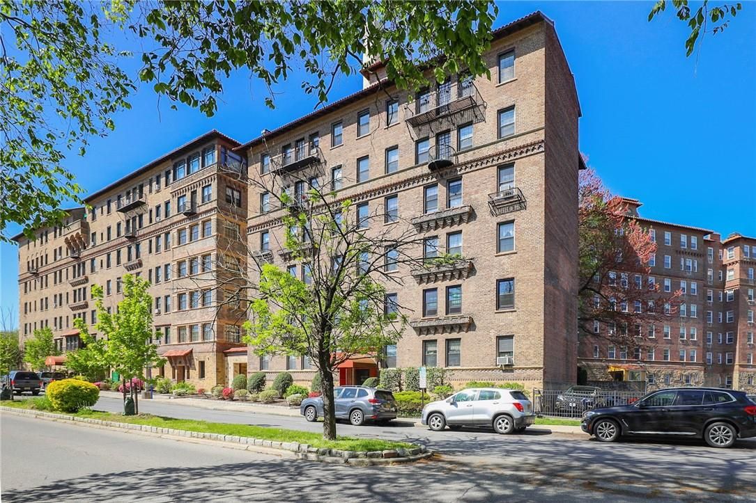 Exterior, Facade, Condo Building
