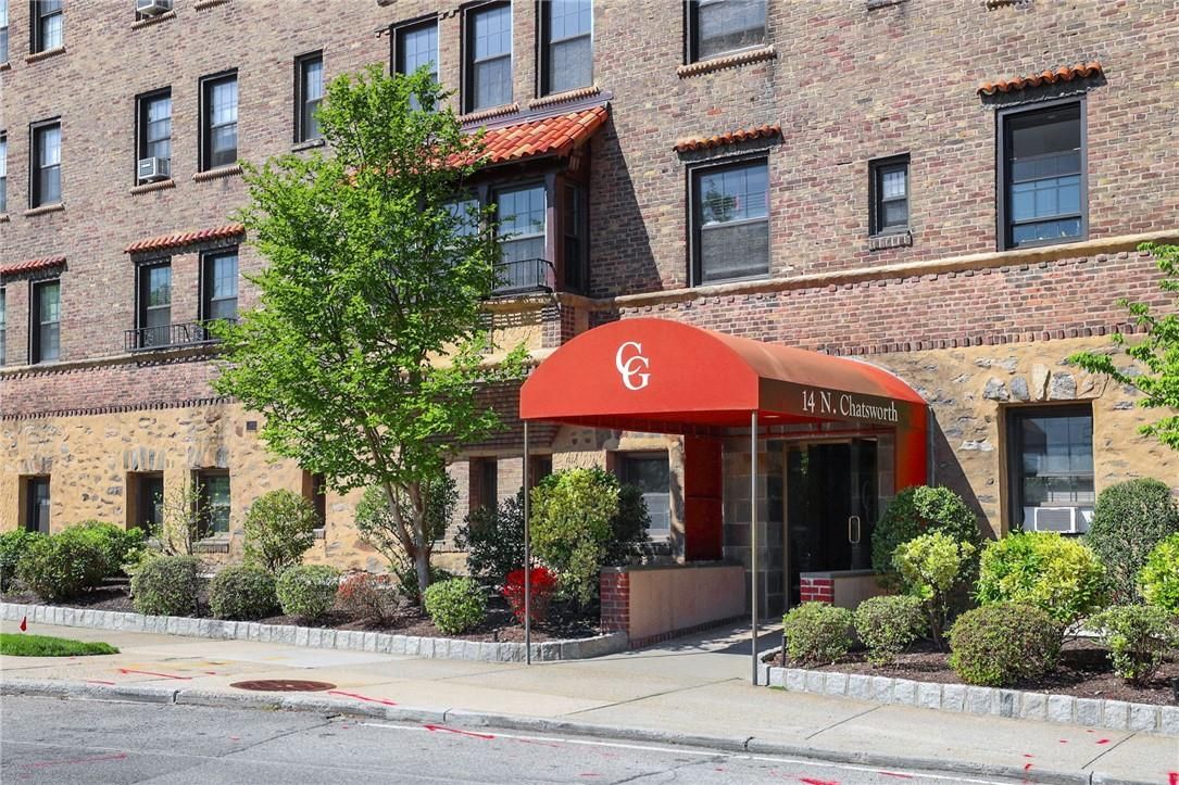 Exterior, Facade, Brick Facade, Rowhouse