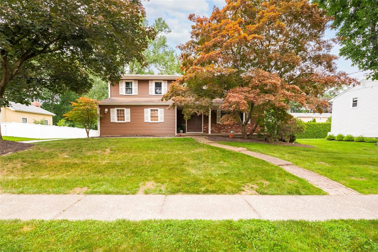 Backyard, Exterior, Facade, Split Level
