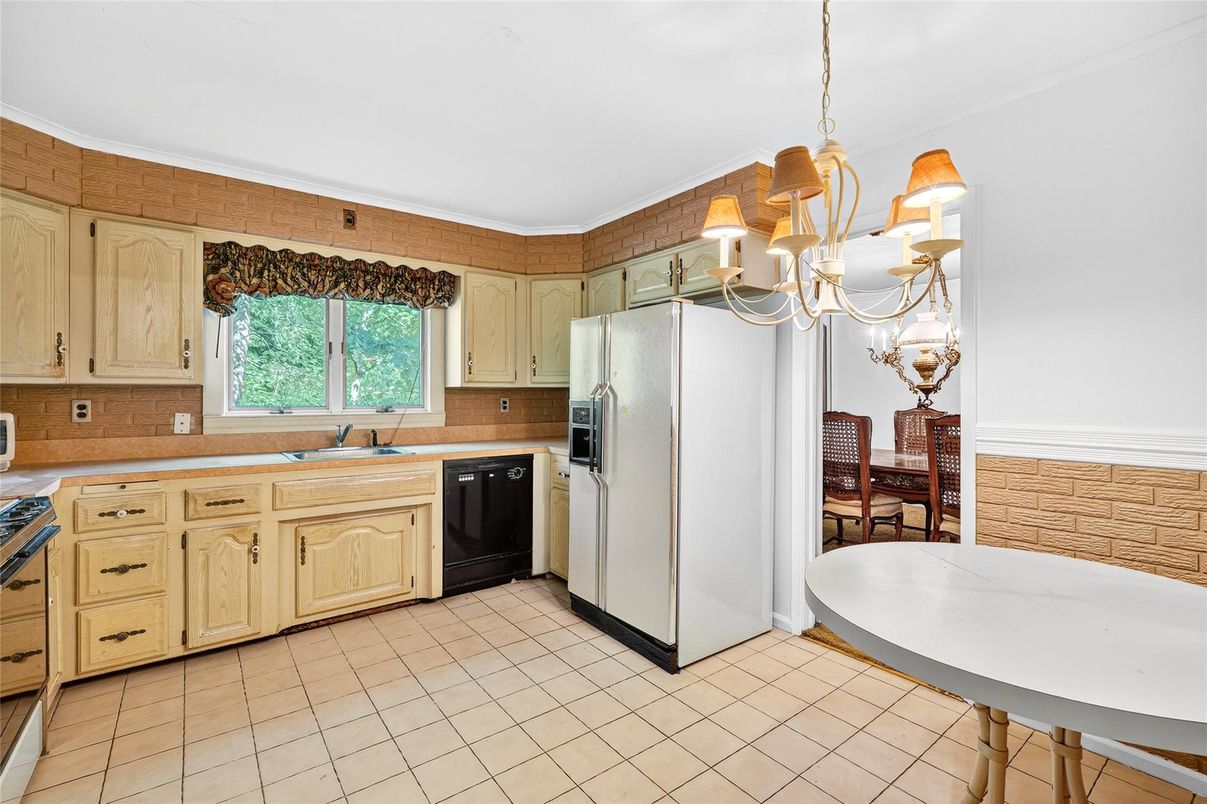 Chandelier, Interior, Kitchen