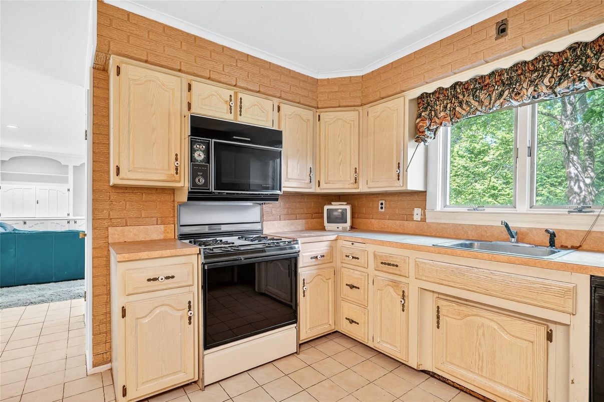 Interior, Kitchen, Recessed Lighting, Tile Countertops