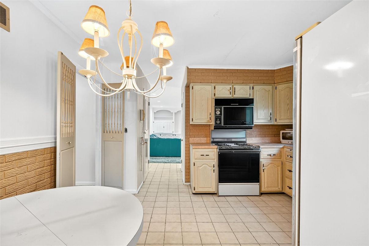 Chandelier, Interior, Kitchen