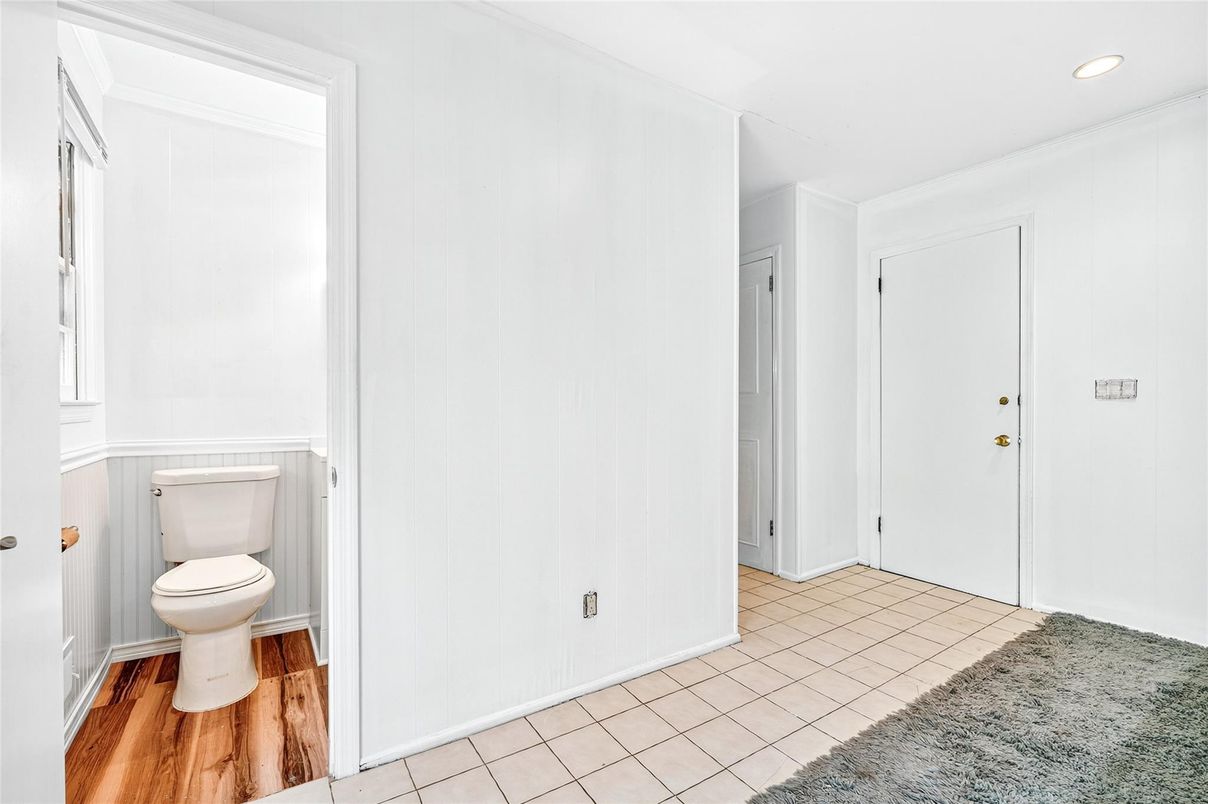 Bathroom, Interior, Recessed Lighting, Wood Texture Flooring