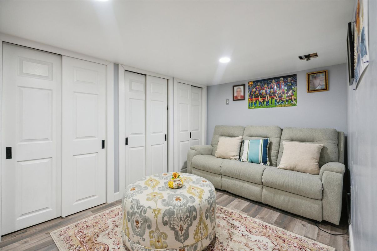 Interior, Recessed Lighting, Wood Texture Flooring