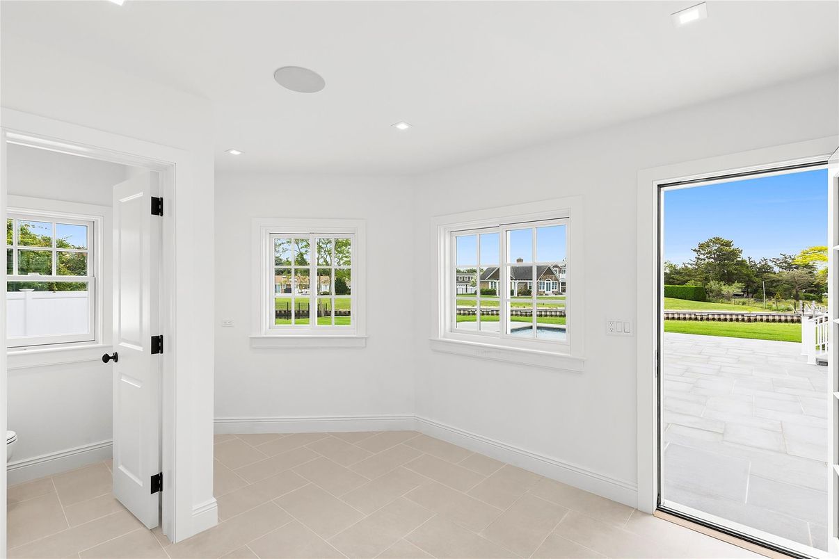 Empty room, Interior, Recessed Lighting