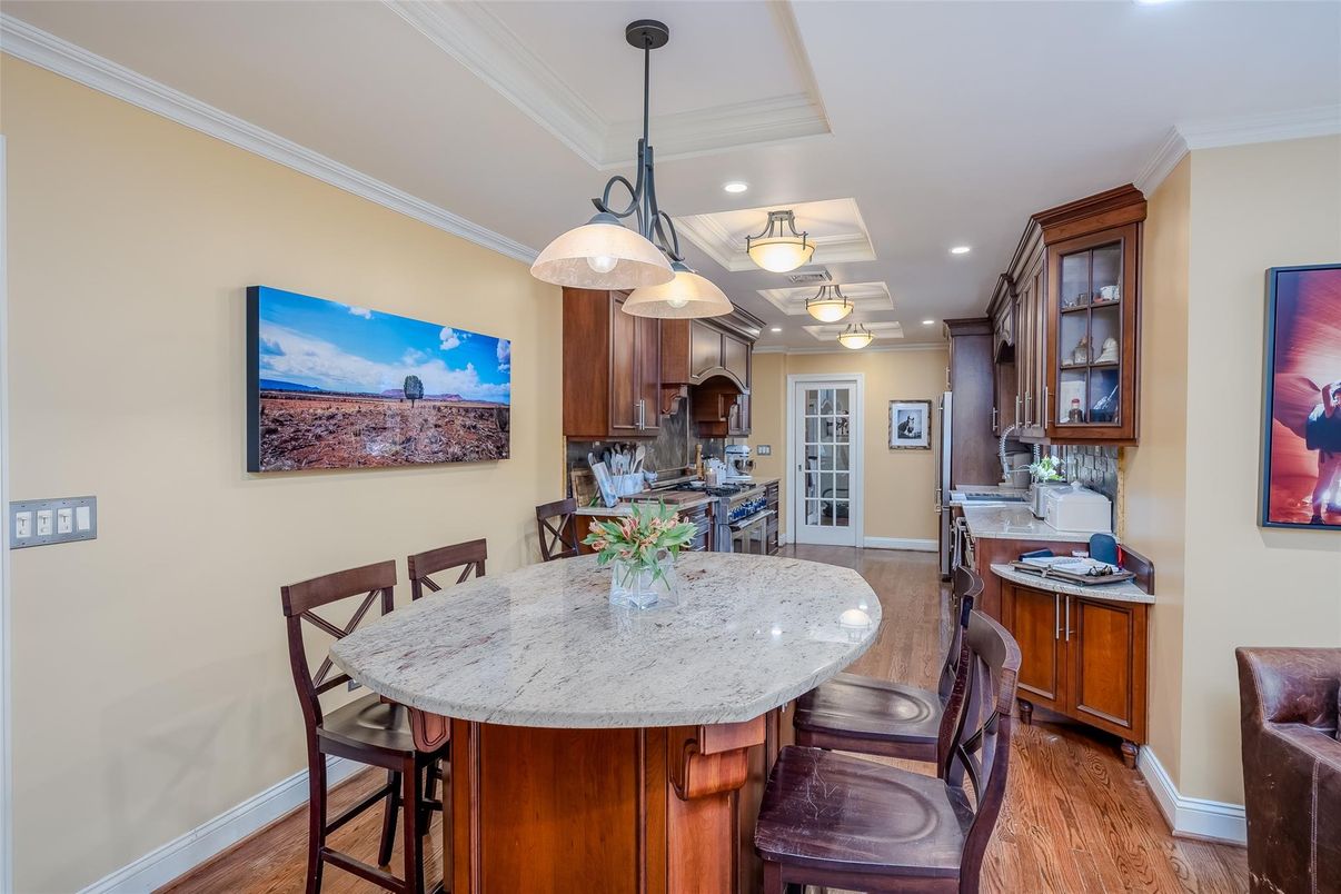 Dining room, Interior, Kitchen, Pendant Lights, Recessed Lighting, Wood Texture Flooring