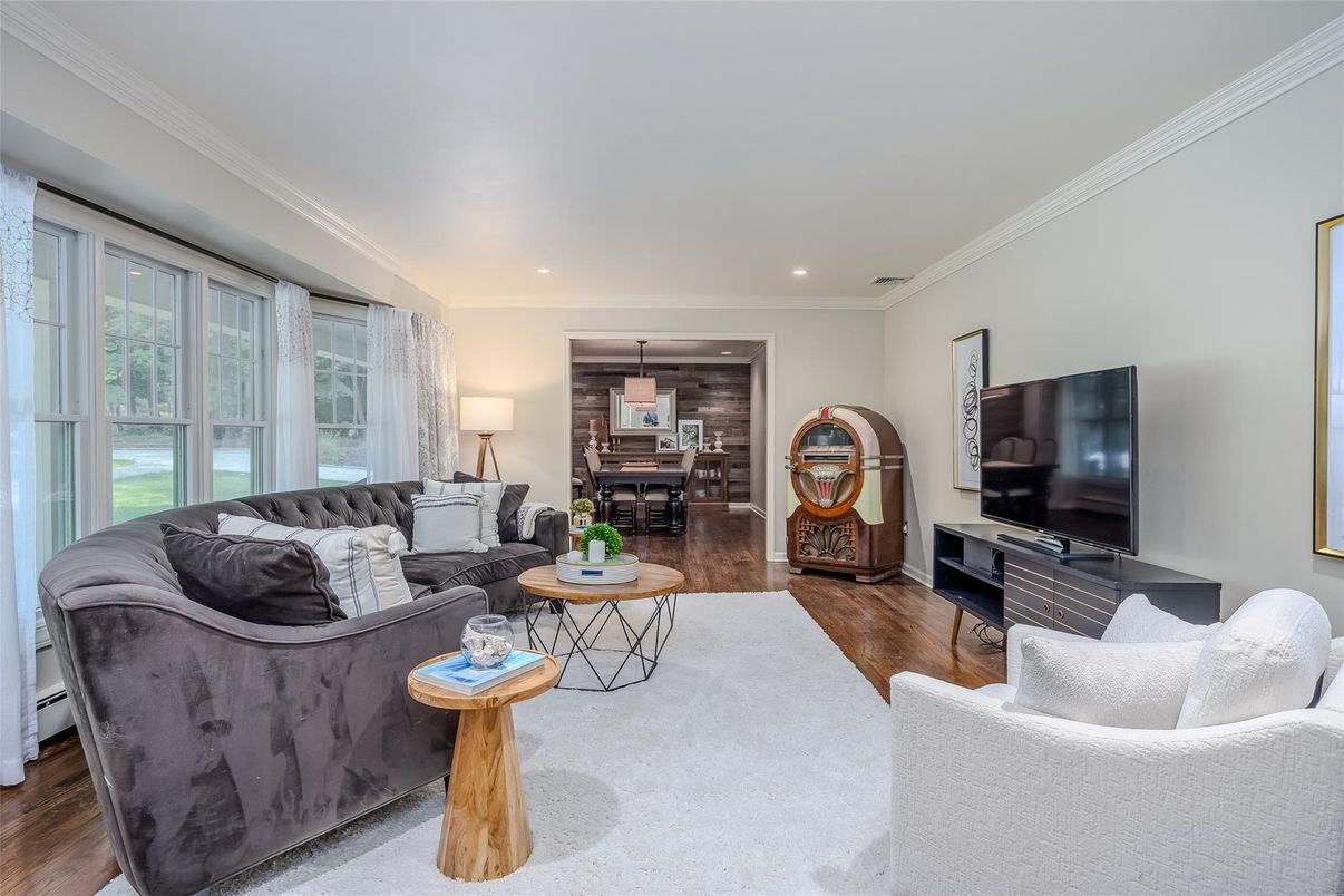 Dining room, Interior, Living room, Pendant Lights, Recessed Lighting, Wood Texture Flooring