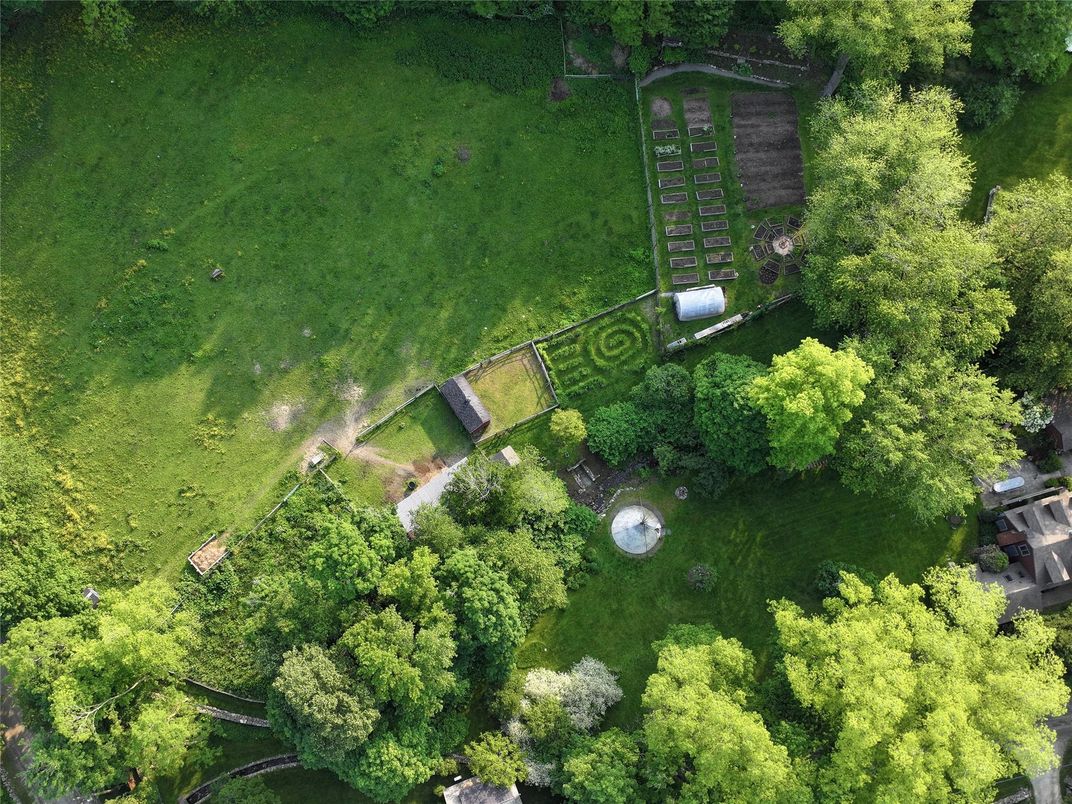 Exterior, Drone