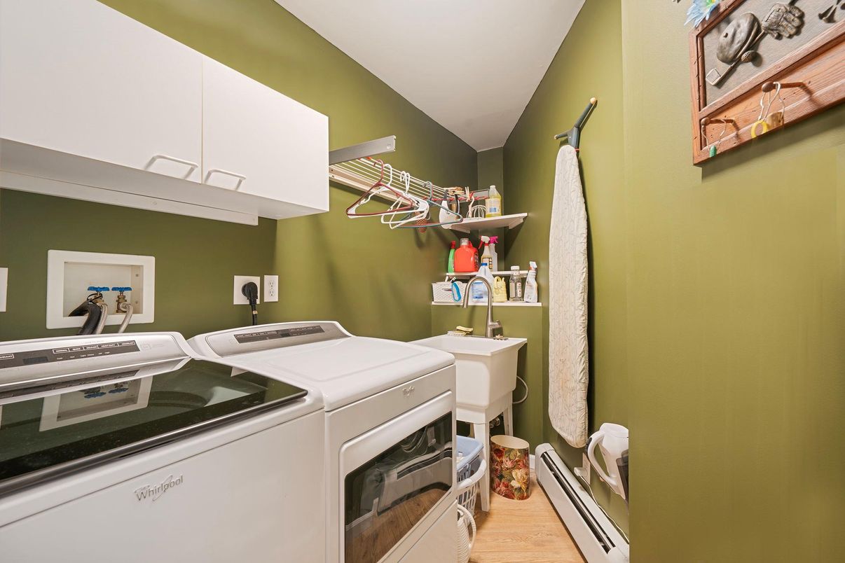 Interior, Washer, Wood Texture Flooring