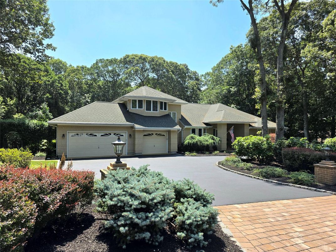 Attached, Exterior, Facade, Ranch