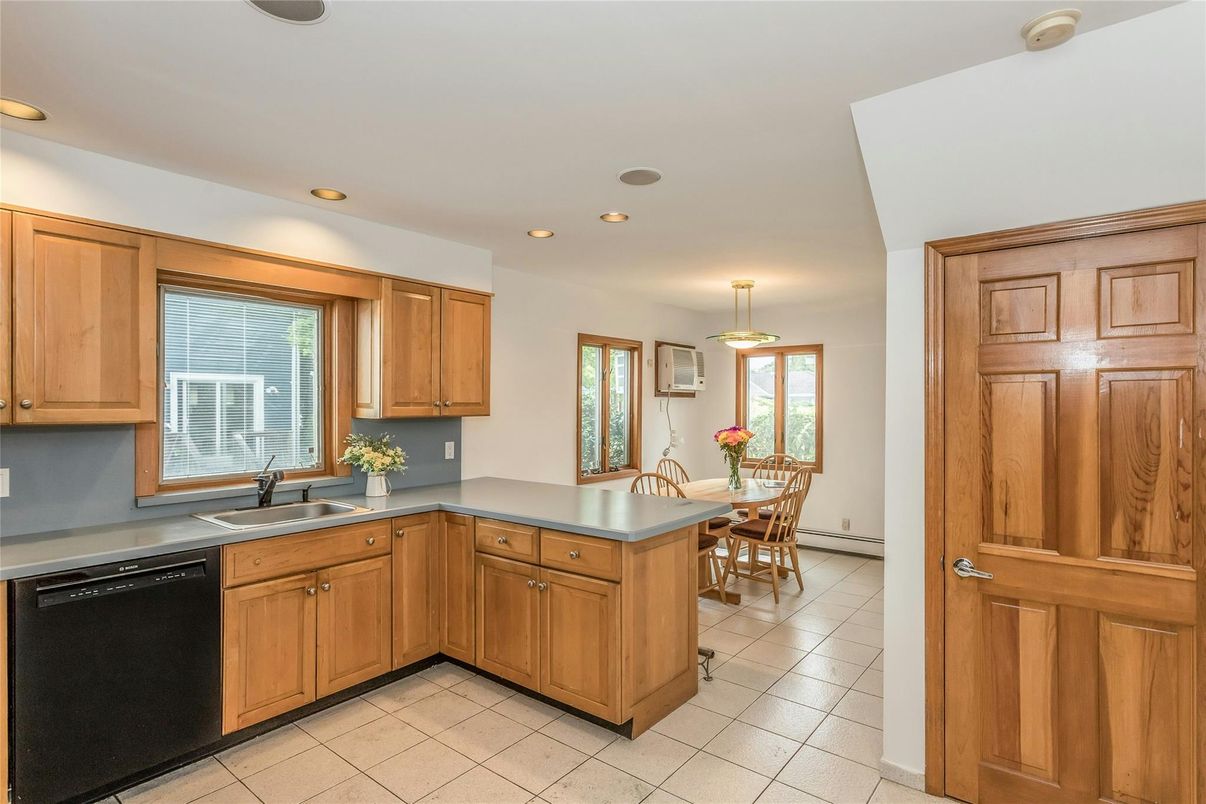Dining room, Interior, Kitchen, Pendant Lights, Recessed Lighting