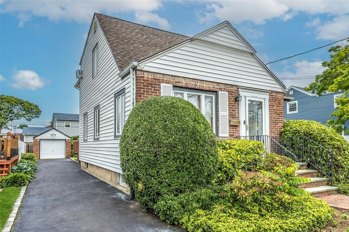 Detached Garage, Exterior