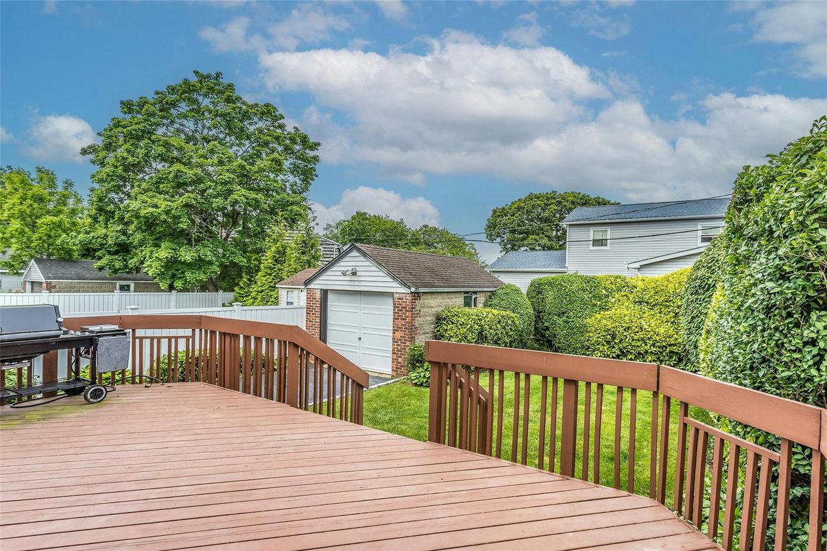 Detached Garage, Exterior