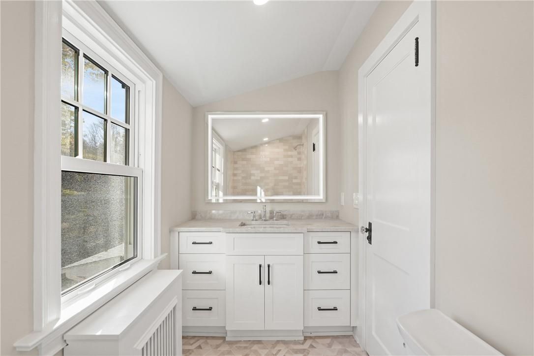 Bathroom, Interior, Recessed Lighting