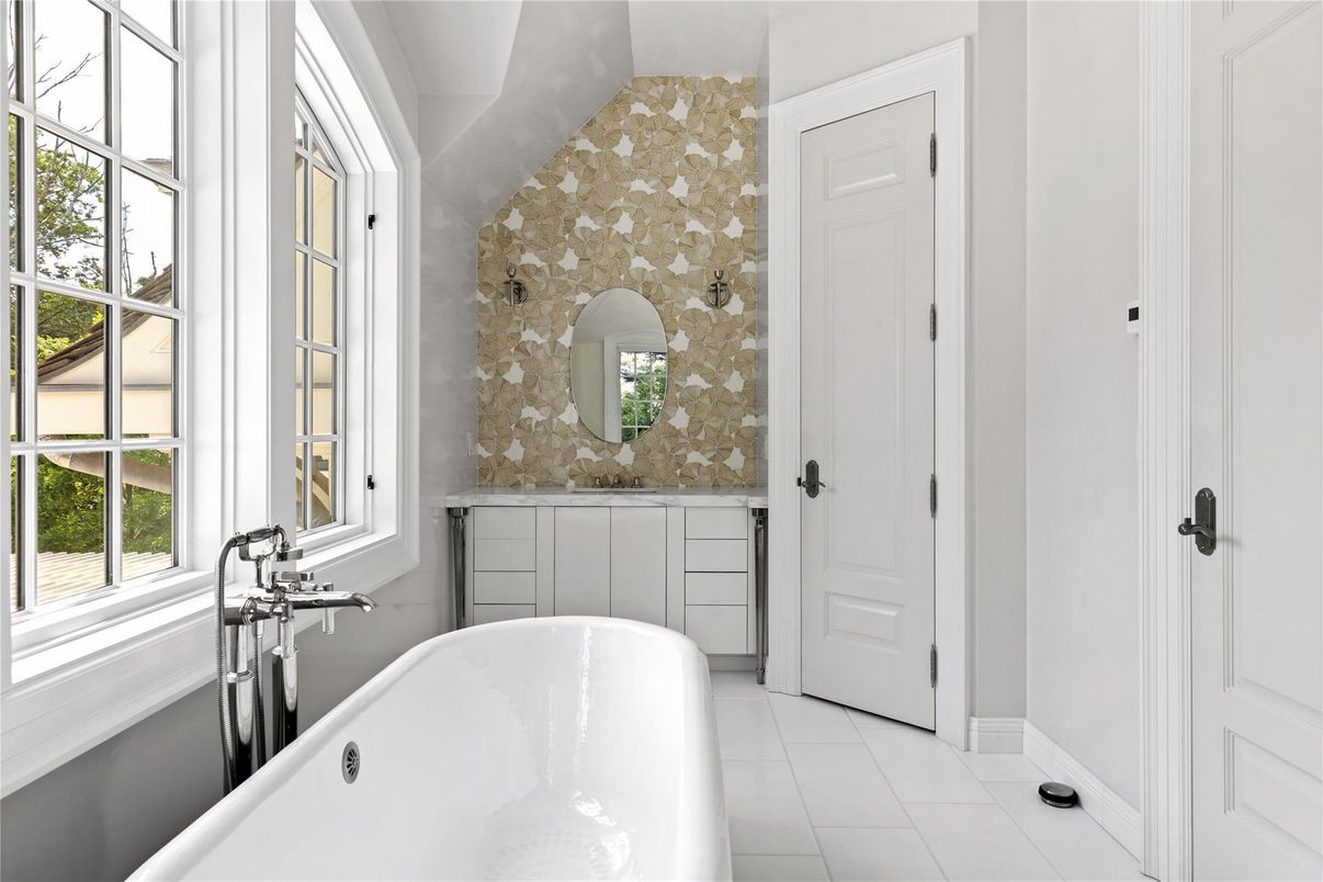 Bathroom, Free Standing Baths, Interior