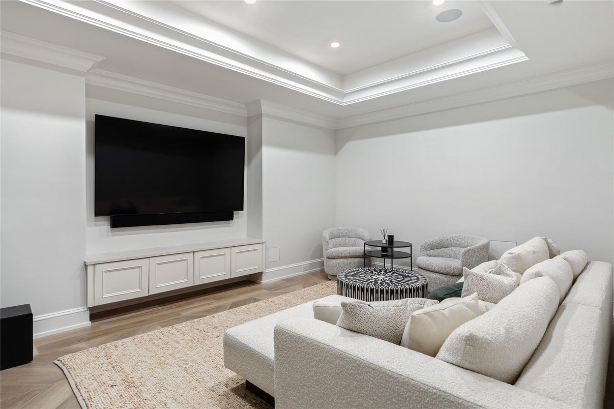 Interior, Living room, Recessed Lighting, Wood Texture Flooring