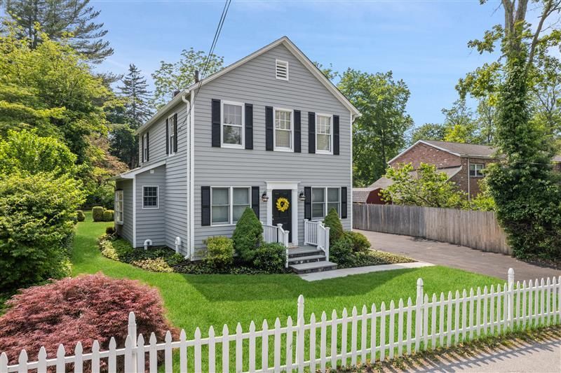 Backyard, Exterior, Facade, Queen Anne Victorian