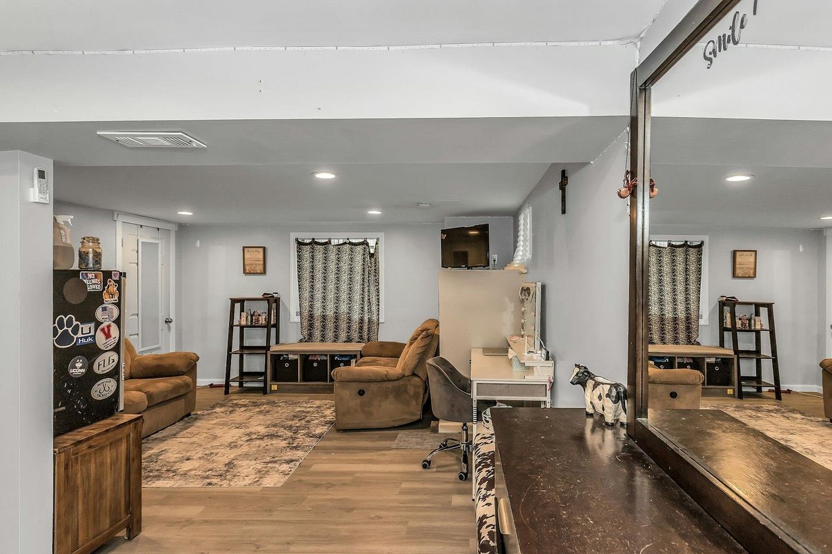 Interior, Recessed Lighting, Wood Texture Flooring
