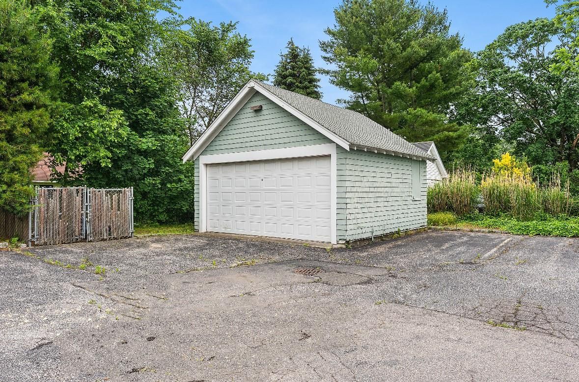 Detached Garage, Exterior