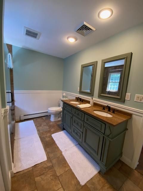 Bathroom, Dual Sink Vanities, Interior, Recessed Lighting